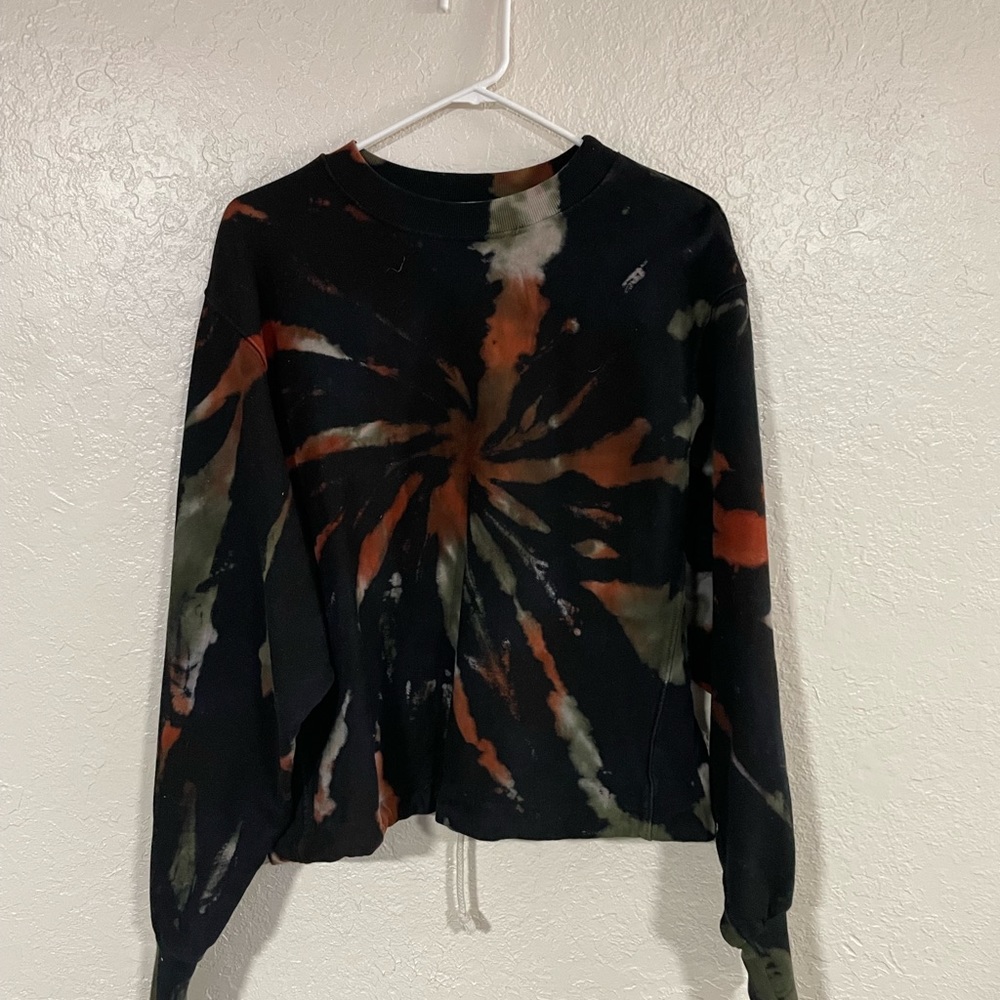 Black tie dye sweater with cinch bottom